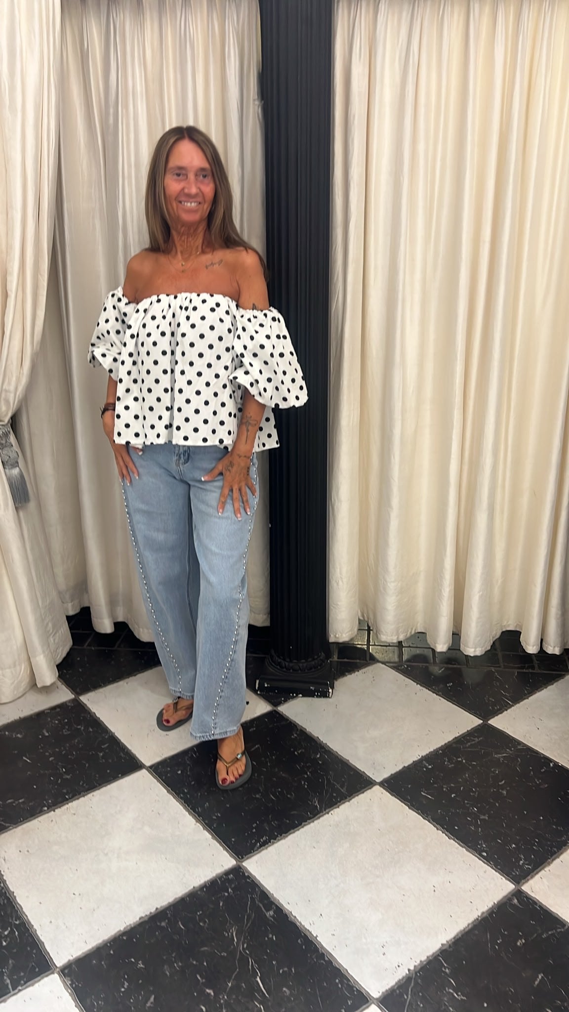 Off-Shoulder Top met Stippen – Wit/Zwart