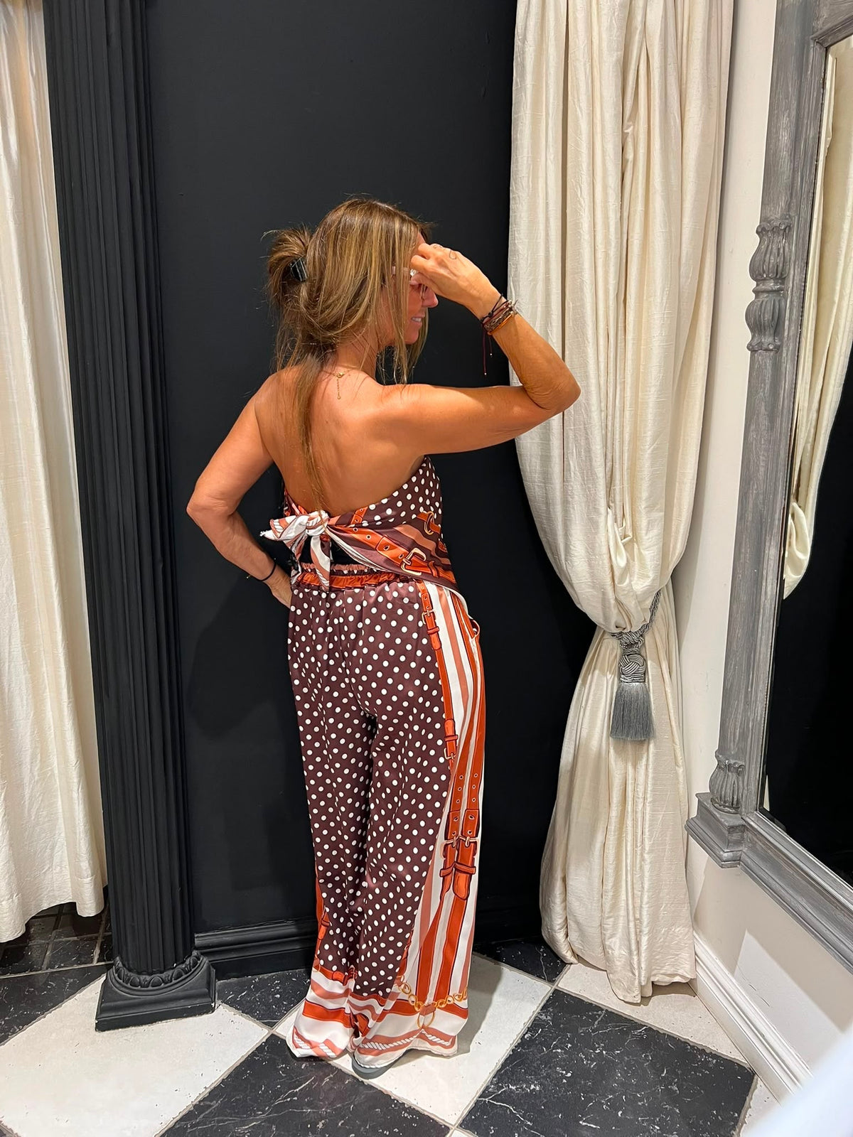 Polkadot satijn set bruin oranje — achterkant open rug