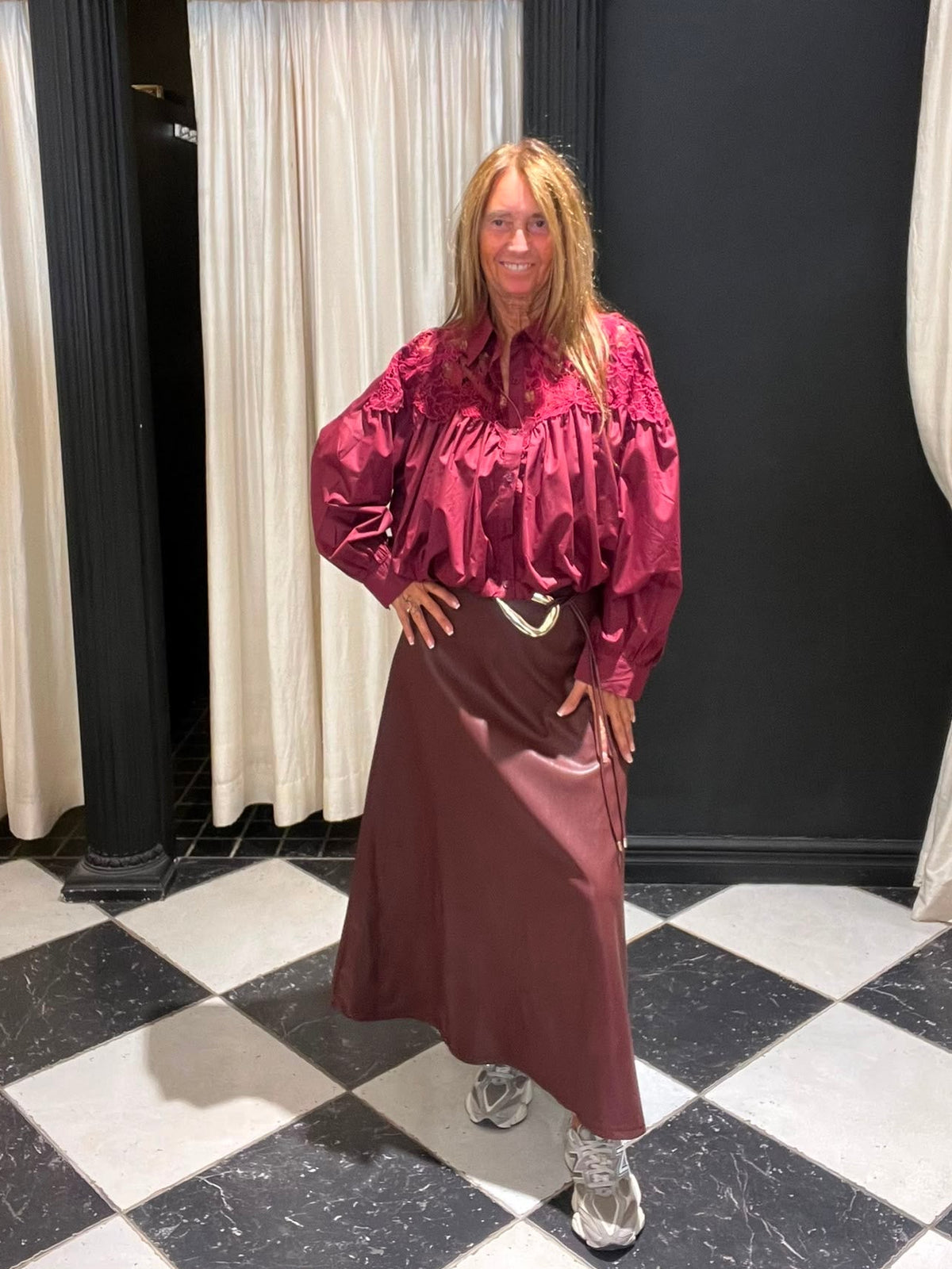 Burgundy Blouse met Kant en Pofmouwen