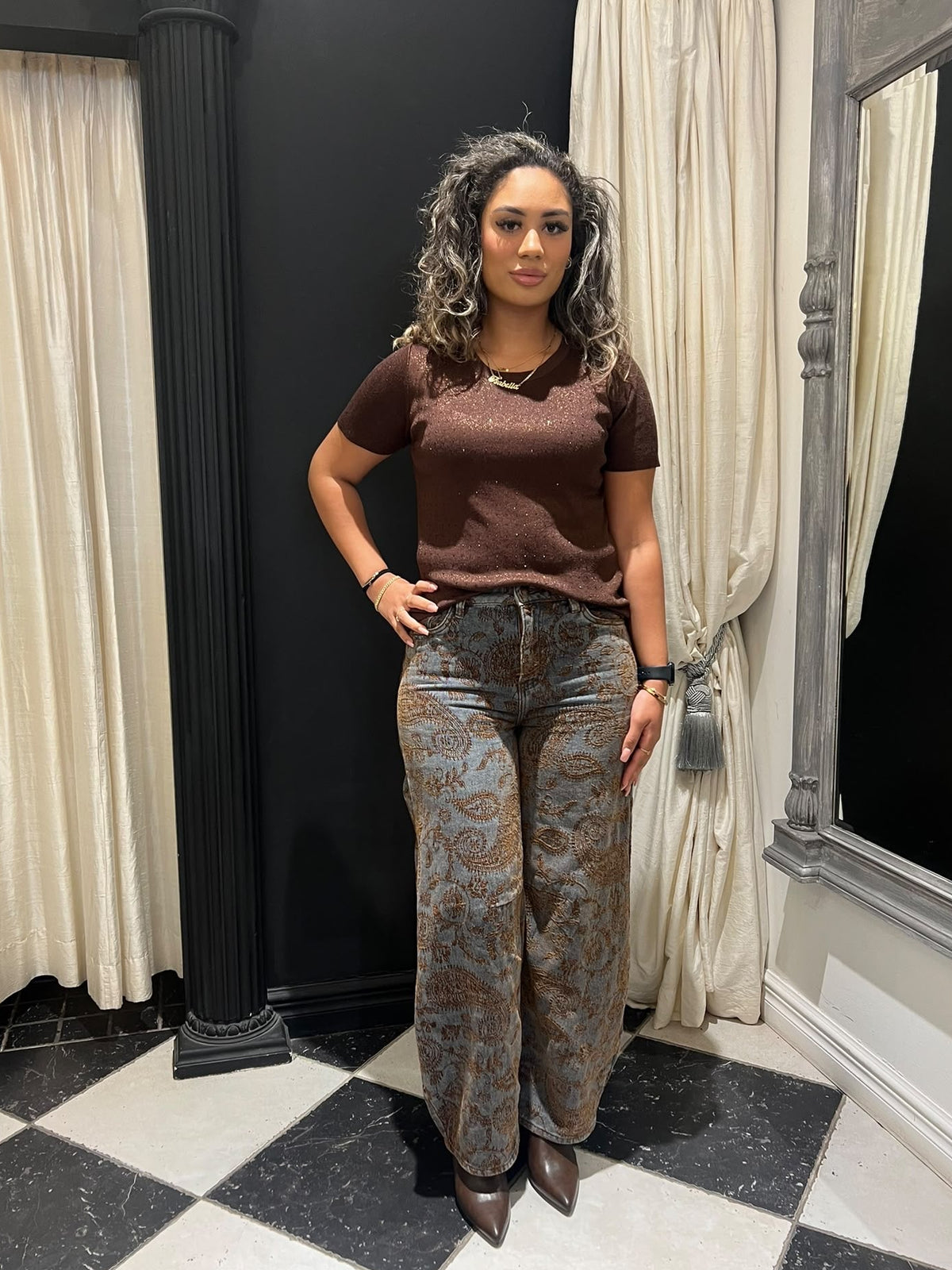 Jeans met borduursels en straight fit