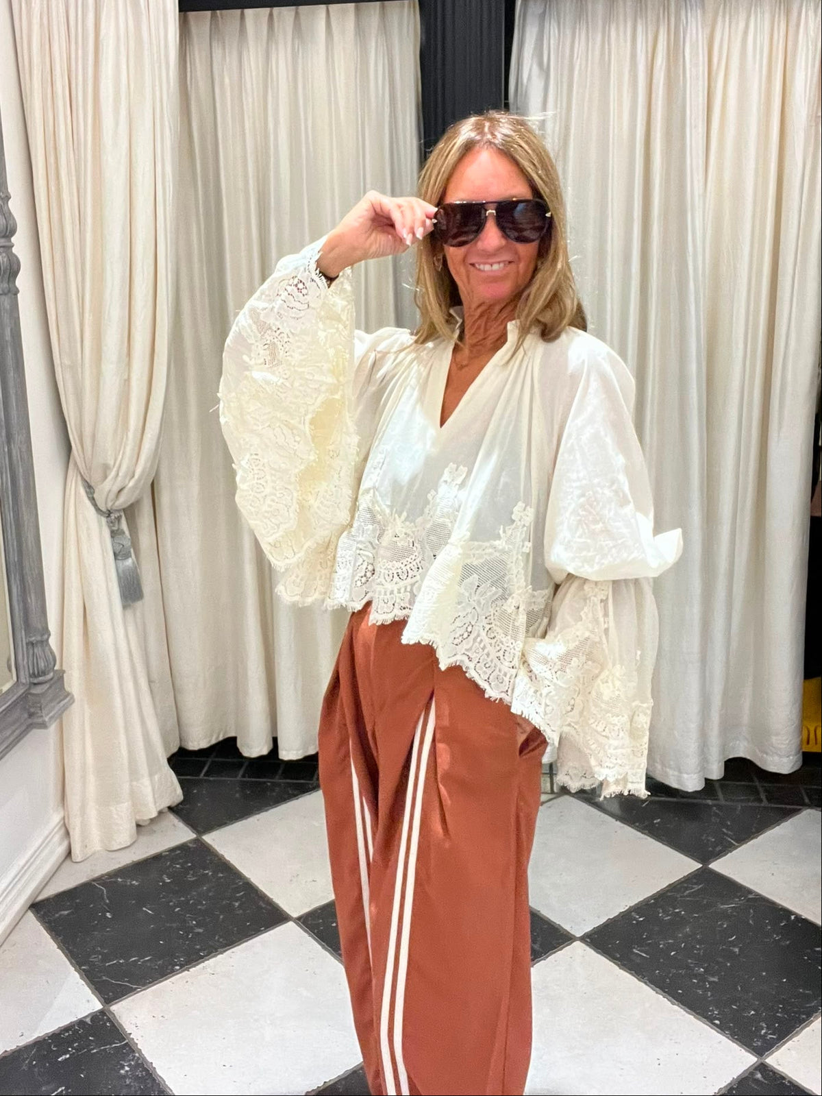 Terracotta Broek met Witte Strepen