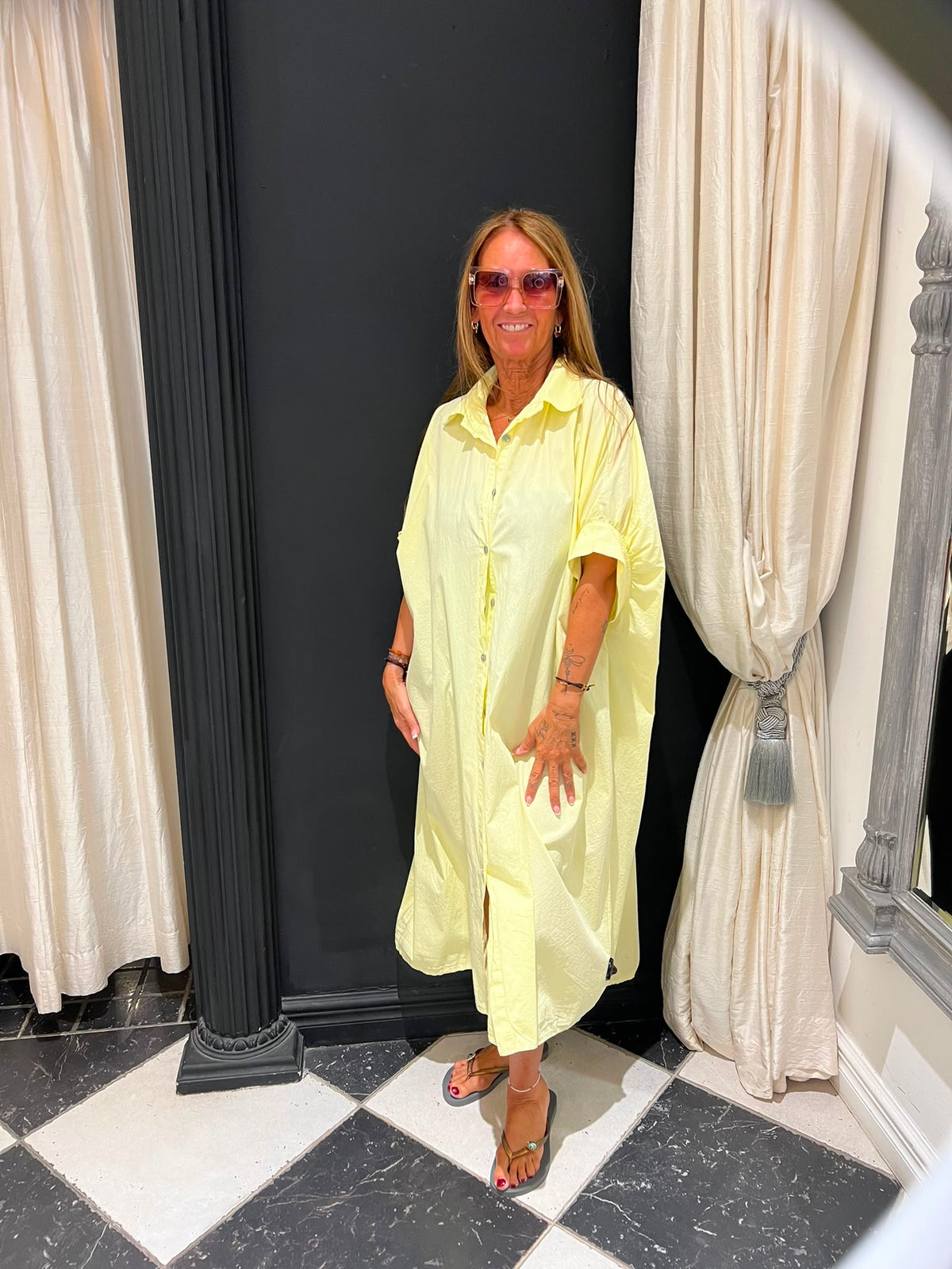 Gele Blouse Jurk London -Paris -Milan