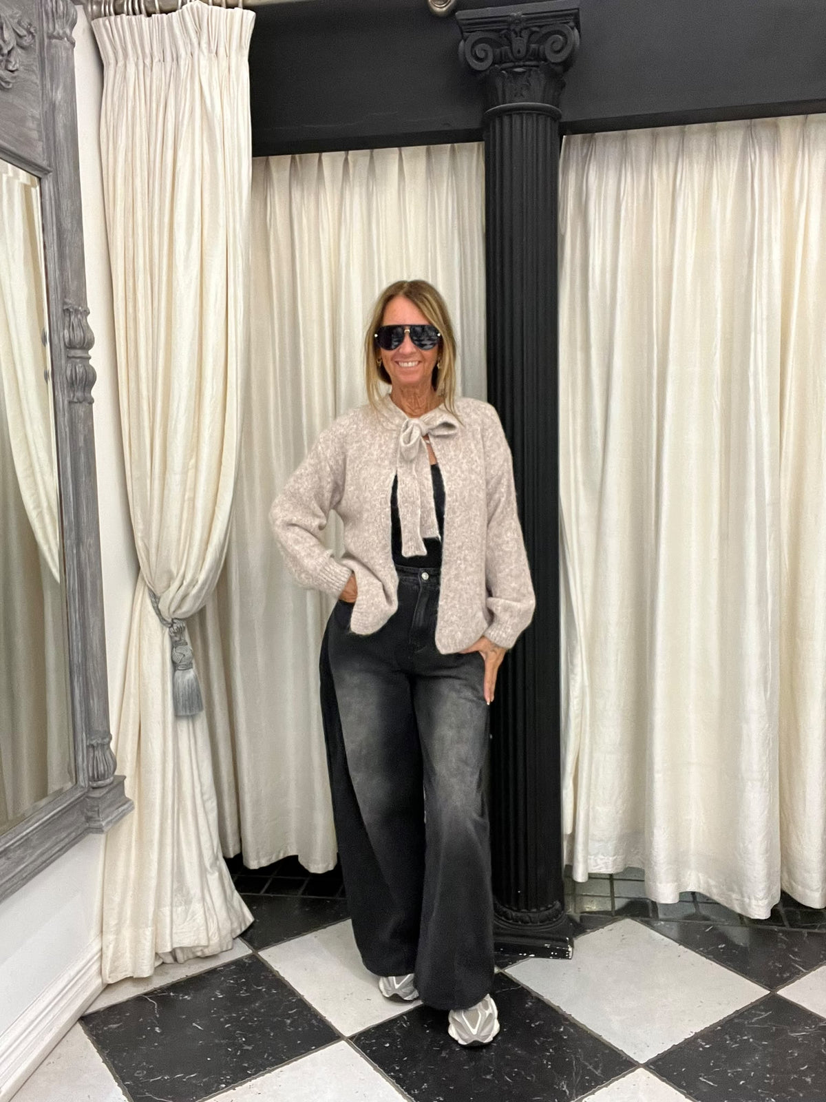 Knit vest met strik beige voorkant