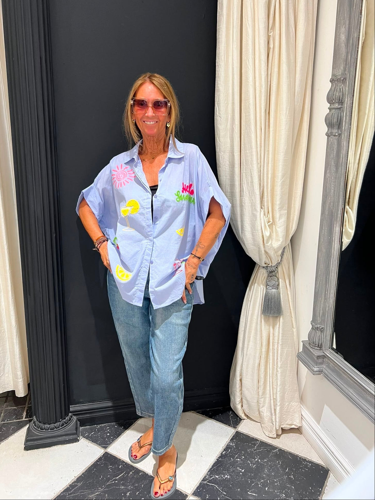 Hello Summer blouse lichtblauw voorkant — one size past t/m maat 42
