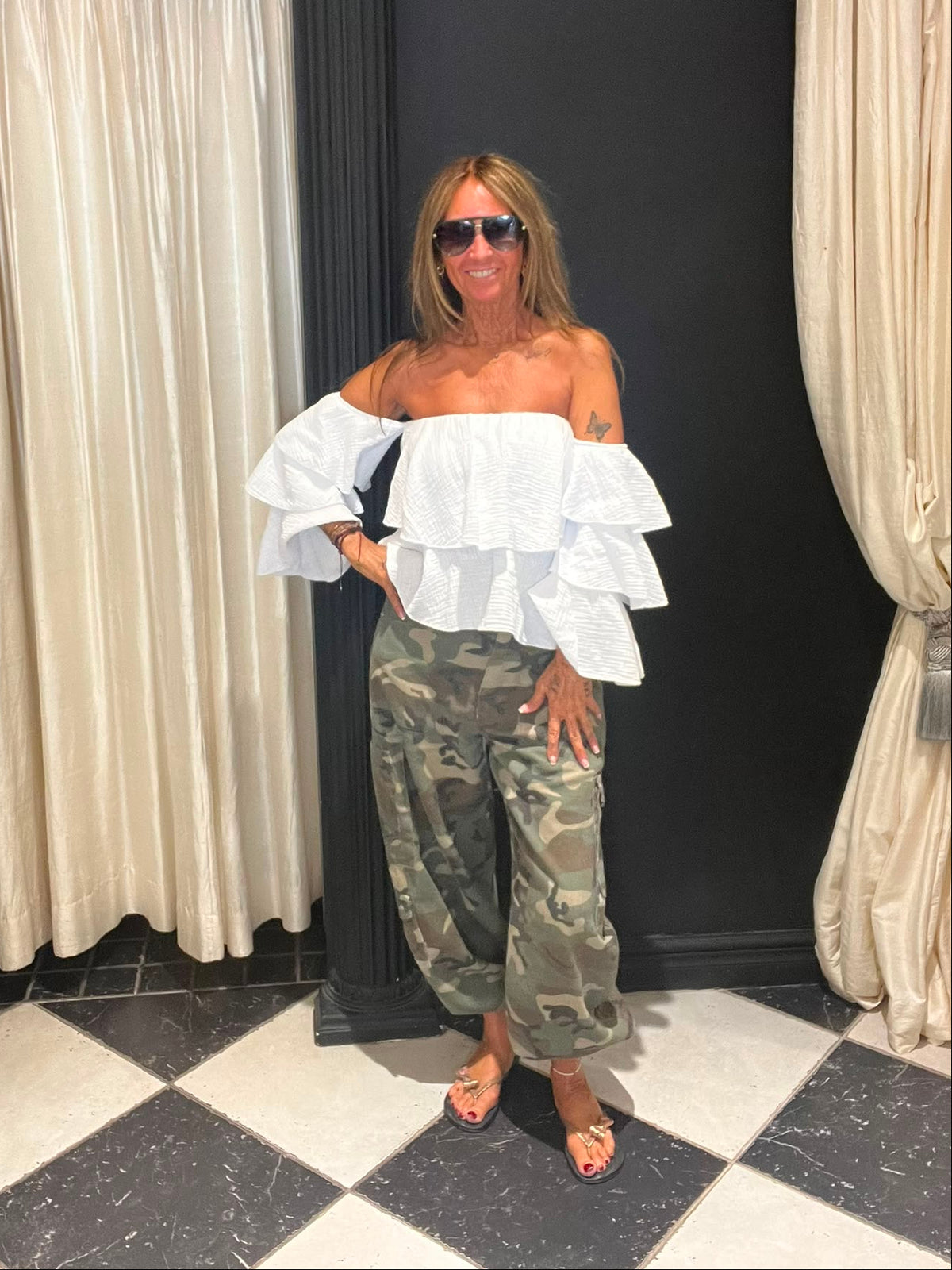 Volant Top Off-Shoulder Wit