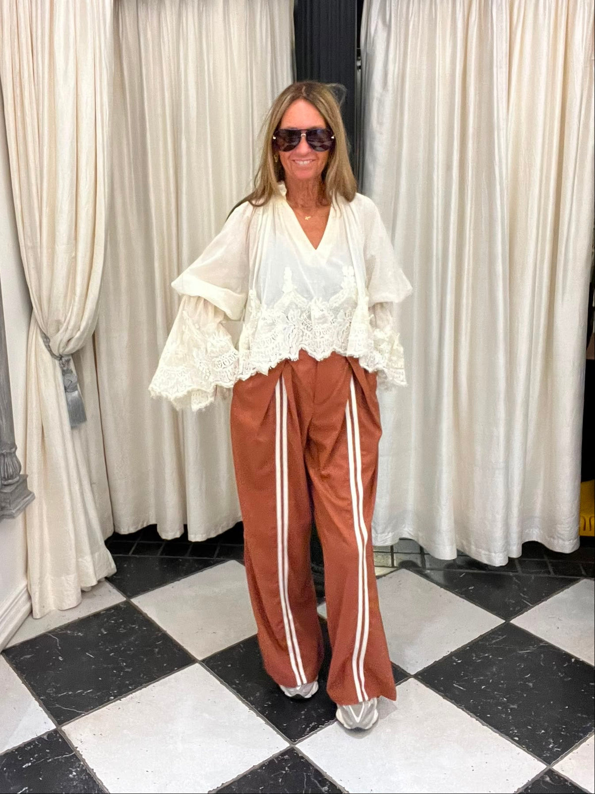 Terracotta Broek met Witte Strepen
