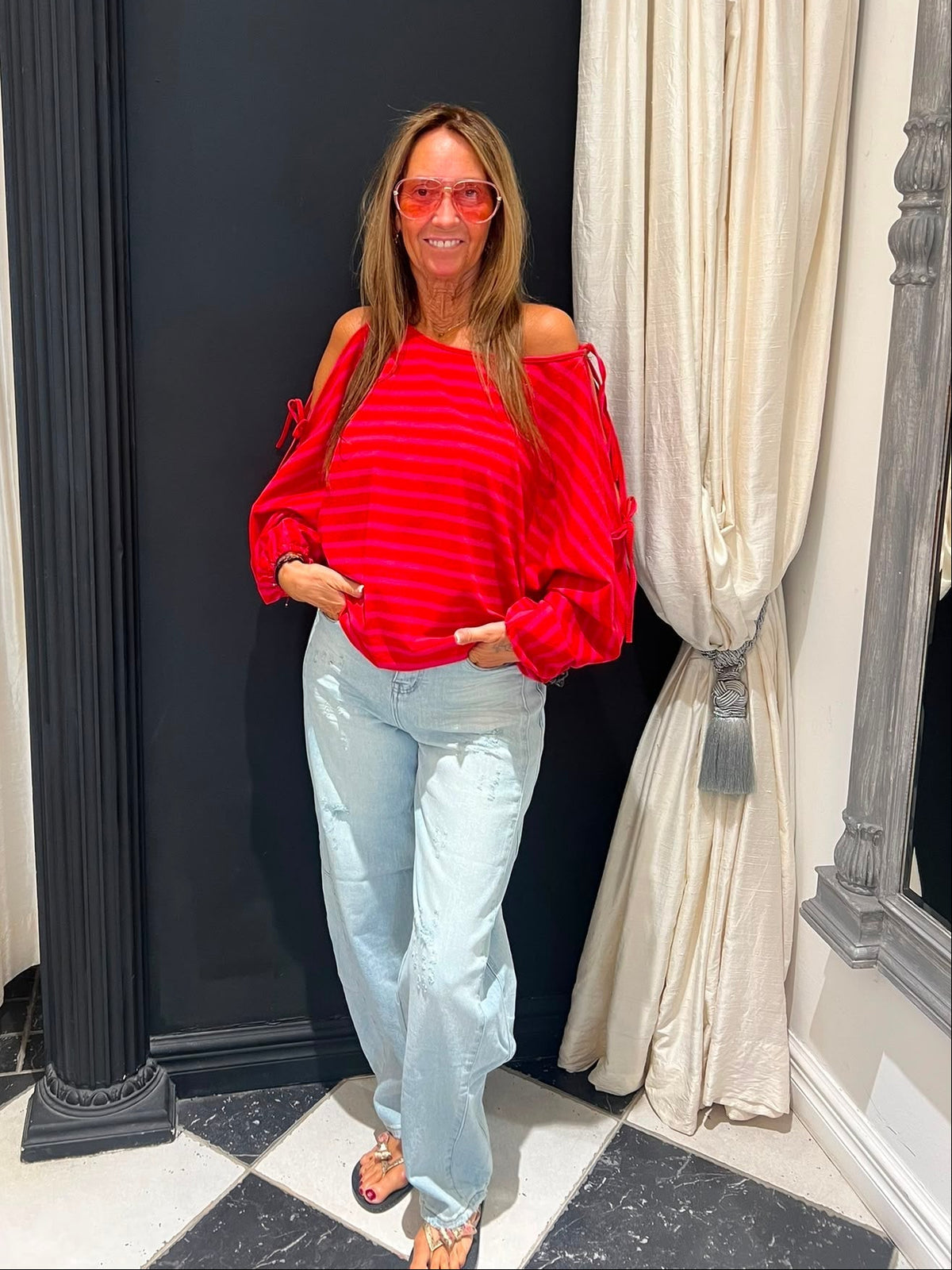 Off-shoulder top streep rood - achterkant