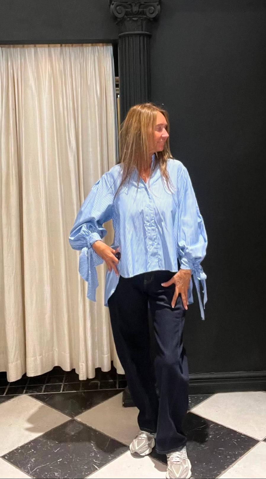 Ambika Gestreepte Blouse met Strikdetail