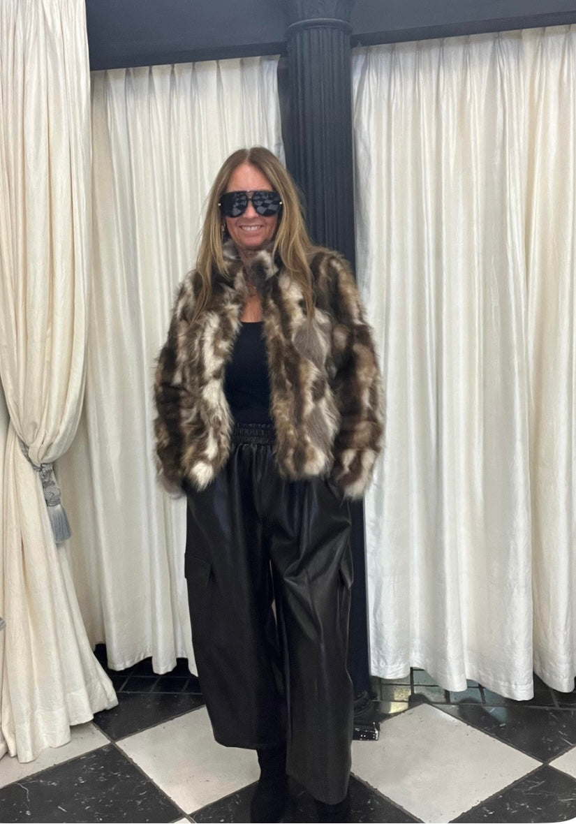 Faux fur jasje animal print