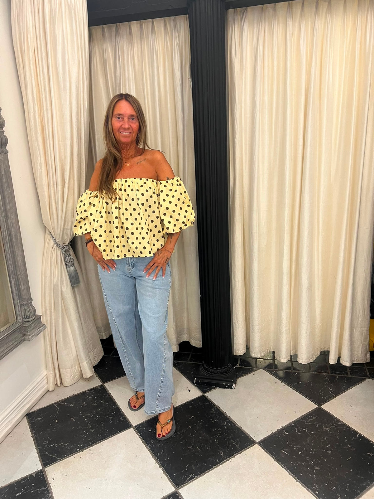 Off-Shoulder Top met Stippen – Geel/Zwart