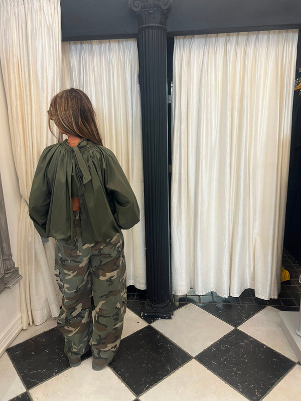 Groene Blouse met Open Rug en Strik
