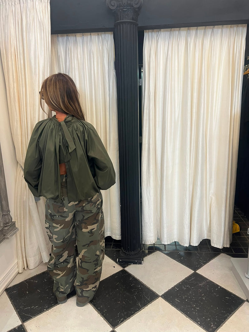 Groene Blouse met Open Rug en Strik