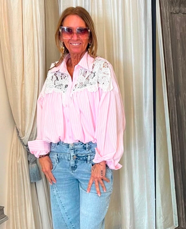 Roze Blouse met Kant – Pofmouwen