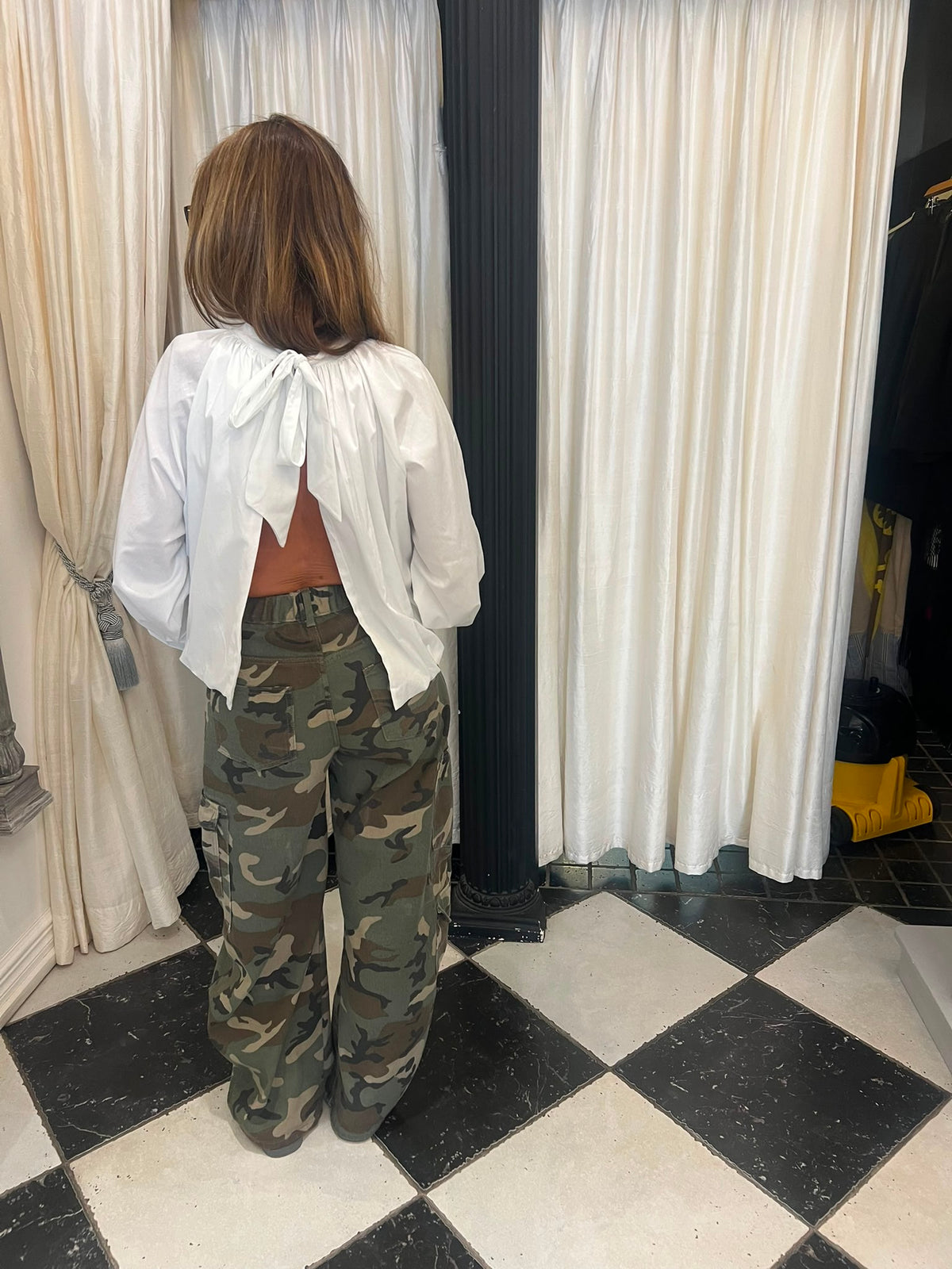 Witte Blouse met Open Rug en Strik