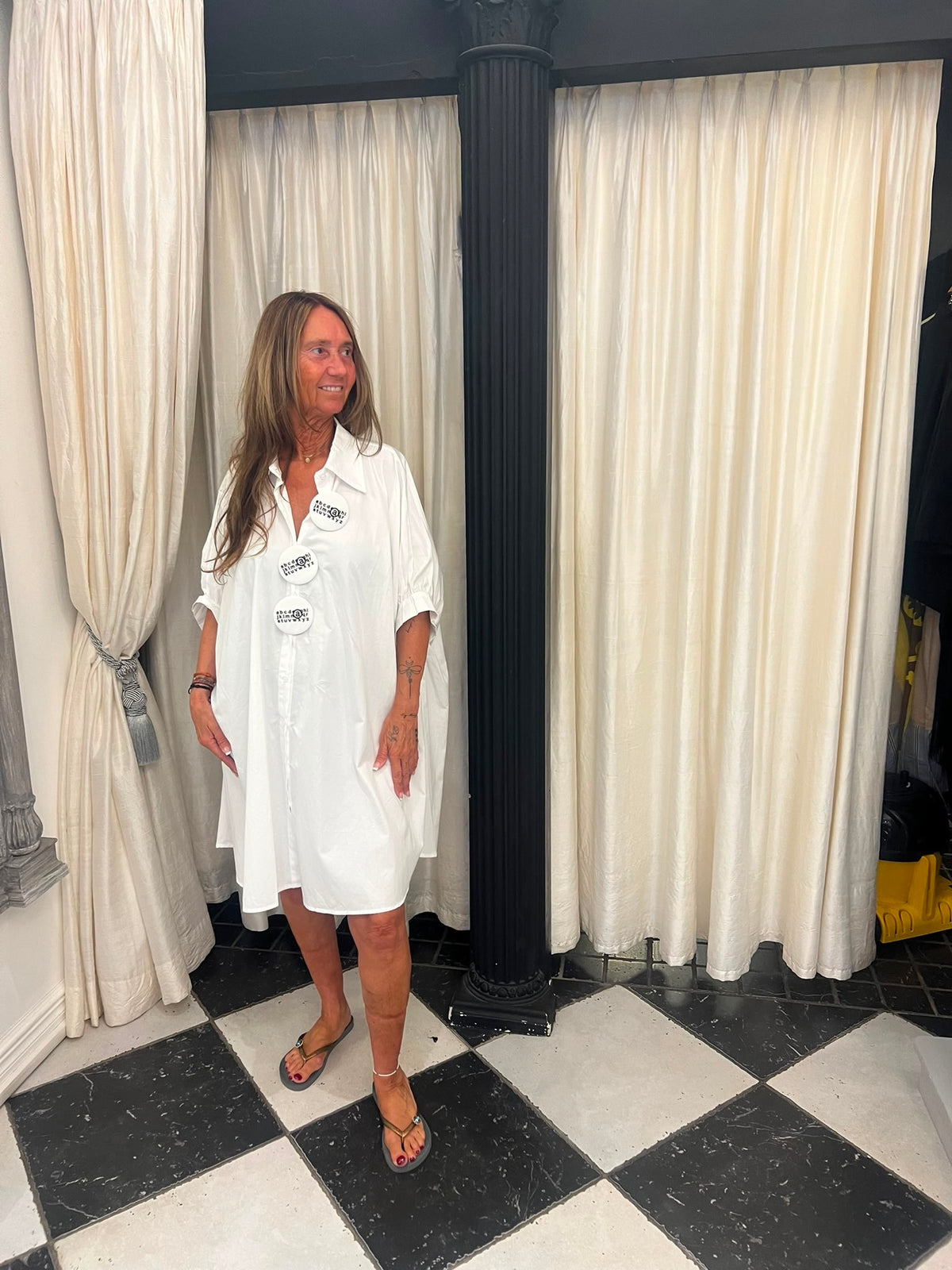 Witte Jurk Buttons – Oversized