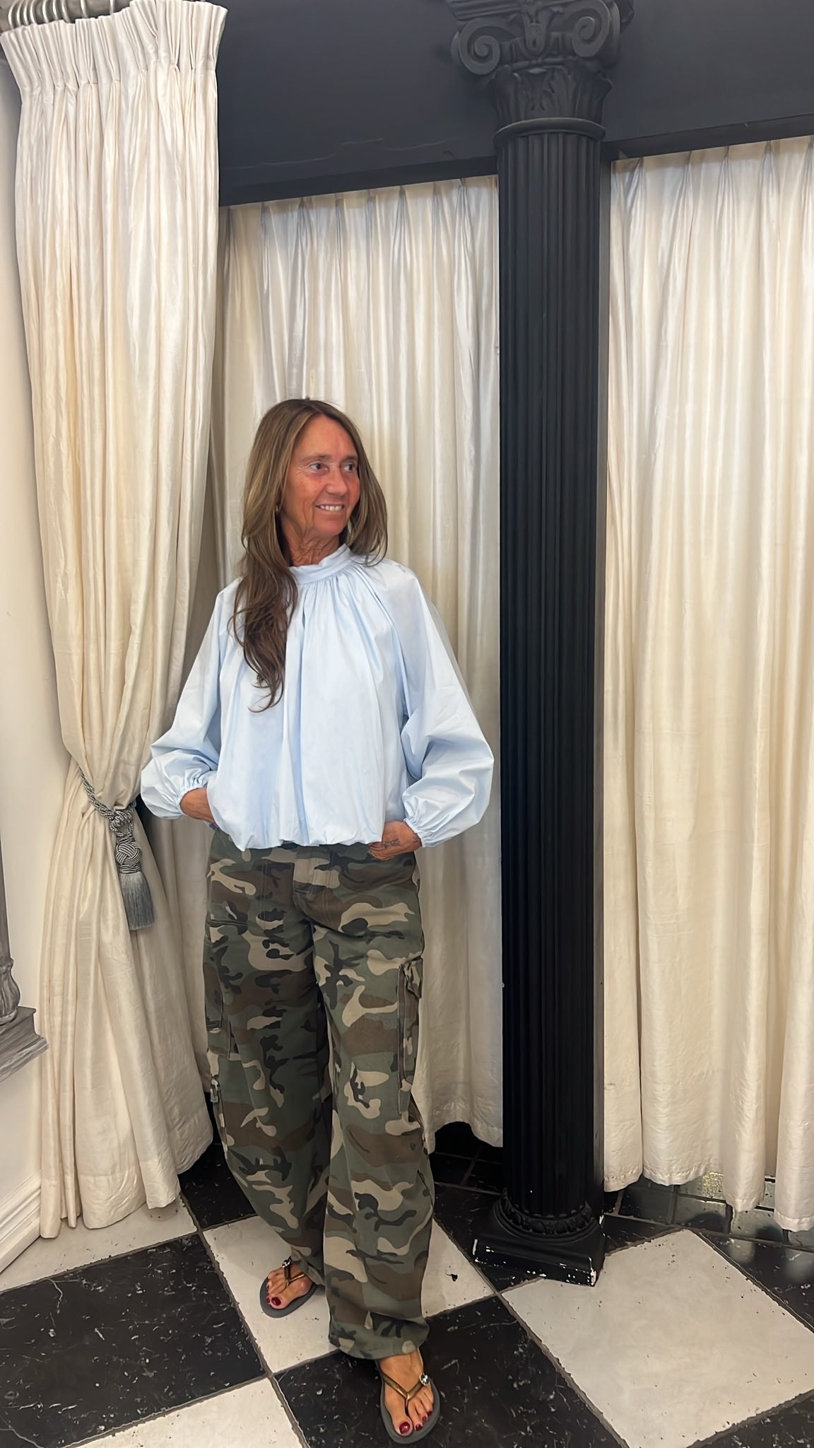 Lichtblauwe Blouse met Open Rug en Strik